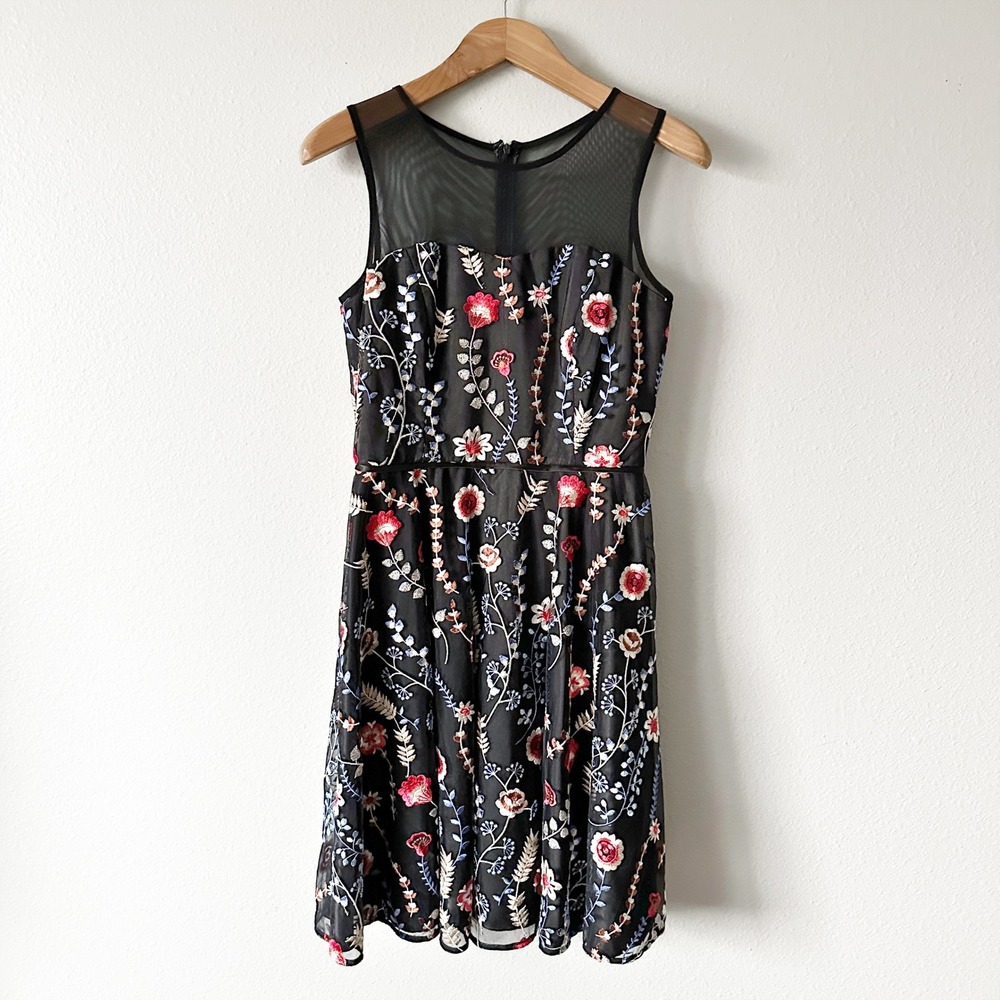 Tahari ASL Black Floral Embroidered Illusion Neckline Sleeveless Dress Size‎ 8